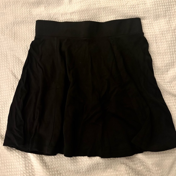 H&M black skirt - Picture 1 of 3